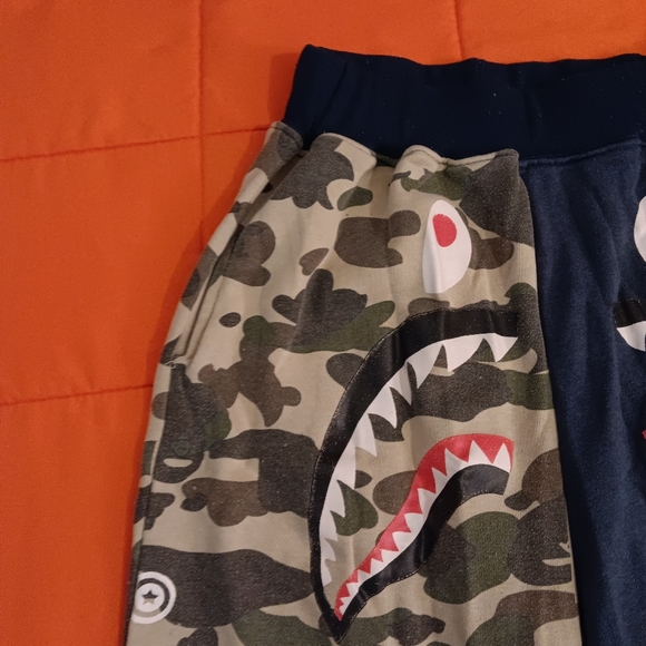 A BATHING APE Bape SHORTS MENS XL CAMO Shark Head Sweat Shorts - Picture 3 of 5